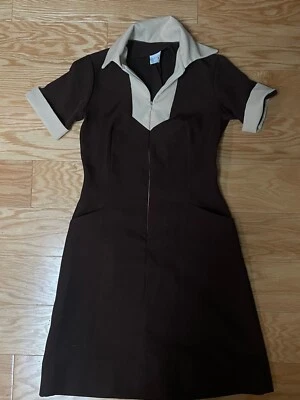 Vestido de garçonete vintage anos 70 moda selo marrom poliéster Rockabilly tamanho 8 - Imagem 1 de 3