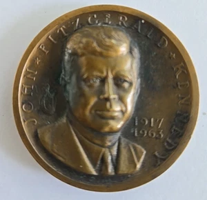 US, JOHN F. KENNEDY 1917-1963 medaglia altorilievo 38,3 mm 34,2 g bronzo. - Foto 1 di 5