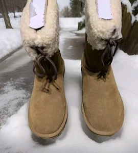 Ugg Australia  Women's  Sarissa Shearling Short Chestnut Waterproof Boots Sz 8.0 - Picture 1 of 13