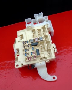 02 03 TOYOTA SOLARA INTERIOR FUSE RELAY BOX MODULE INTEGRATION 82641-AA080 OEM - Picture 1 of 4