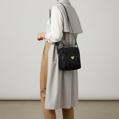 Bolso Bandolera Maison Mollerus Vinerus Negro Monograma Doble Cremallera Hecho en Suiza Foto 1 de 4