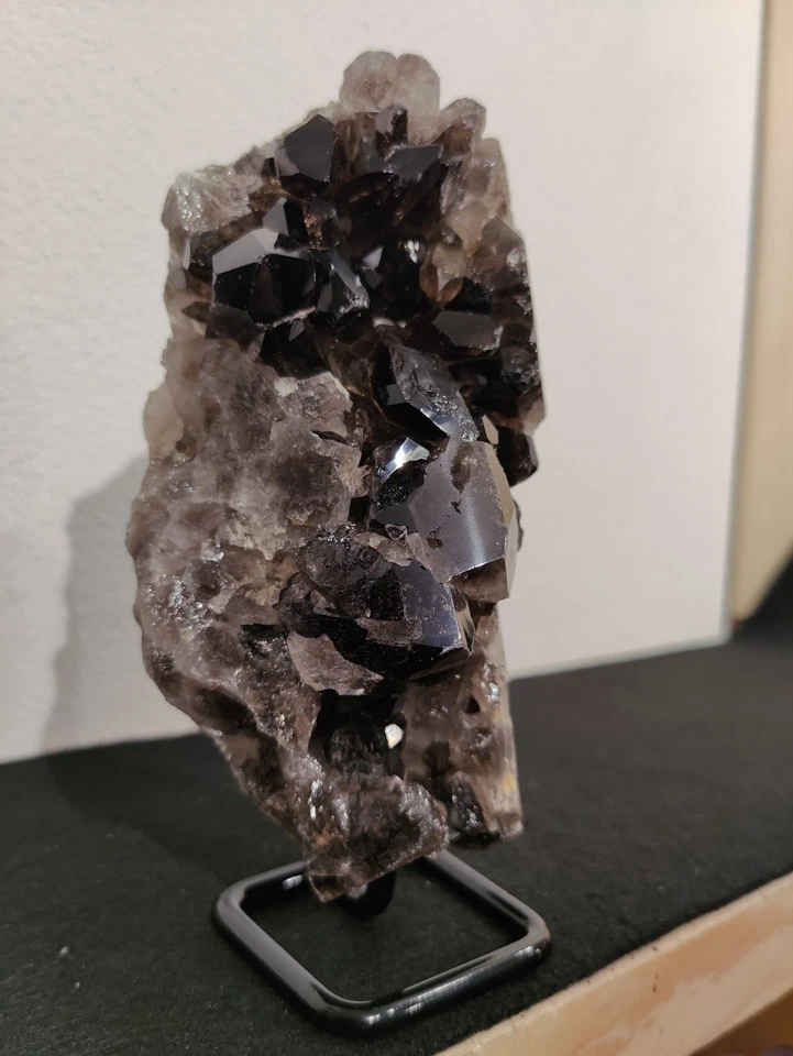 Rauchquarz Kristalle 19cm hoch mit Metallständer, Stufe, Schwarz - Bild 1 von 4