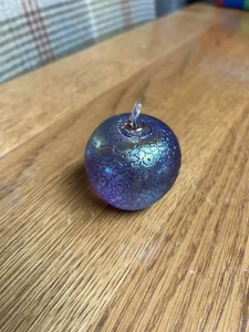 Heron Glass Apple Shaped Paperweight, Made In Cumbria UK - Picture 1 of 7