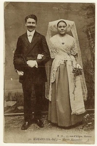 PORTRAIT OF A WEDDING COUPLE IN MARANS, FRANCE - Picture 1 of 3