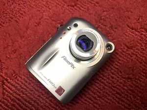 Cámara digital compacta Fujifilm FinePix F601 zoom 3,1 MP piezas no funcionan probadas - Imagen 1 de 17