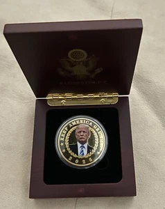 TRUMP 2025 CHALLENGE PHOTO COIN in WOOD BOX GOLD REPUBLICAN KEEP AMERICA GREAT - Picture 1 of 21