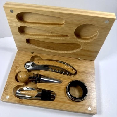 Juego de cuatro piezas de vino caja de bambú natural Leeds abridor de botellas tapón cortador vertidor Foto 1 de 4