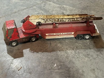 Vintage 70s NYLINT Aerial Hook Ladder 30" Red FIRE TRUCK Pressed Steel Damaged - Image 1 of 4