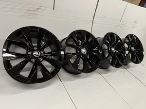 Llantas originales Skoda Superb III 3V 18 pulgadas Cassiopeia 3V0601025P negro brillante - Imagen 1 de 12