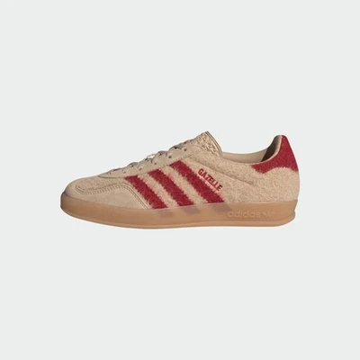 [JP8341] Adidas WOMEN'S GAZELLE Indoor Beige/Red *NEW* - Image 1 of 4