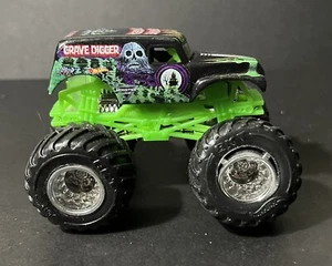 Hot Wheels Monster Jam GRAVE DIGGER Diecast Monster Truck  1/64 SCALE - Picture 1 of 5
