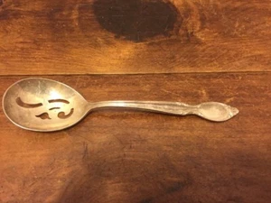 Vtg. Wm. A. Rogers/Oneida Ltd silver plated Flower pierced Patter spoon Original - Picture 1 of 1