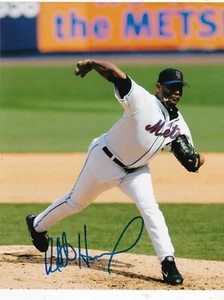 ROBERTO HERNANDEZ NEW YORK METS ACTION SIGNED 8x10 - Picture 1 of 1