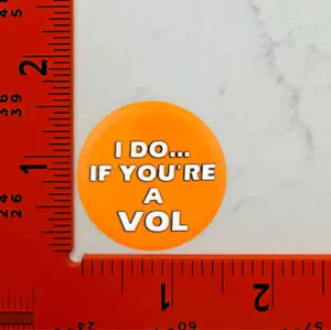 Tennessee Volunteers Vintage Style Pin Back Button - Picture 1 of 2