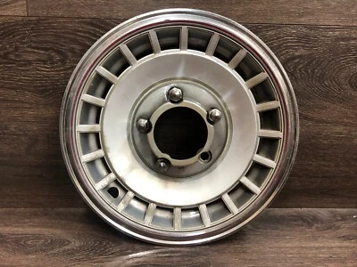 Tapacubos Ford F150, E150: 1979, 1980, 1981, 1982, 1983 - 1996, 15" 4x4 con agujero Foto 1 de 4