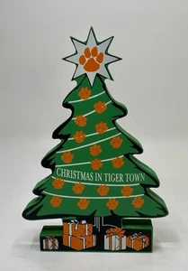 VTG 1997 Christopher Robins Studios CHRISTMAS IN TIGER TOWN Wood Tree Figurine - Picture 1 of 8