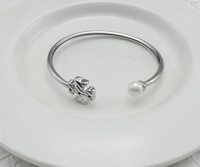 Brazalete Tory Burch Plata Ajustable Logo TB 🤍🩶 Foto 1 de 3