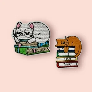 Cat Iron-on Patch, Cat with Books Iron-on Patch, Clothes Patches - Picture 1 of 6