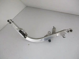 Marco Soporte Inferior + Tornillos Suzuki GSXR 1100 GV73C 1992 - Picture 1 of 4