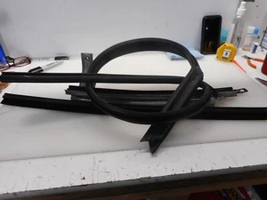 1999 CADILLAC DEVILLE D'ELEGANCE DRIVER DOOR WINDOW SEAL W/ GUIDES - Picture 1 of 8
