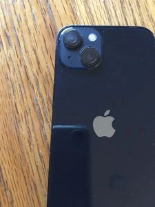 iPhone 15 Midnight With Cracked Screen Parts Only - Photo 1 sur 9