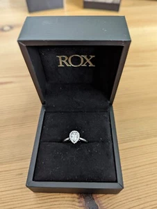 Pear shaped diamond engagement ring - Picture 1 of 10