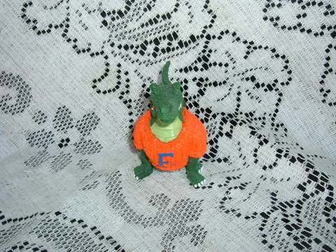 UNIVERSITY OF FLORIDA SITTING MASCOT 672 4" TALL RESIN DESKTOP FIGURINE  NEW Cover