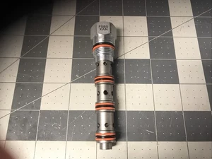 SUN HYDRAULICS Synchronizing Flow Divider-Combiner Valve FSBSXAN (LPW13T) - Picture 1 of 6