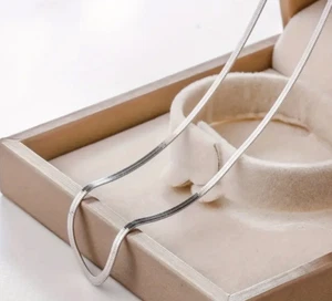 Minimalistische Halskette – Eleganter Glanz für jeden Look ✨ - Bild 1 von 5