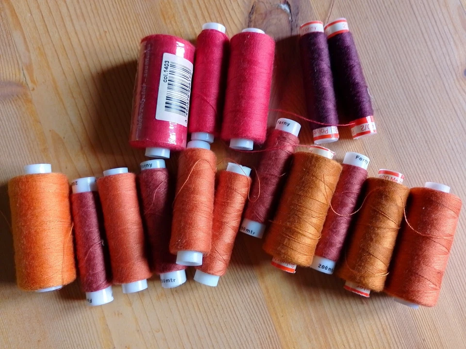 ANCIEN ATELIER - lot bobines de fil à coudre like gütermann dmc burda - Photo 1/1