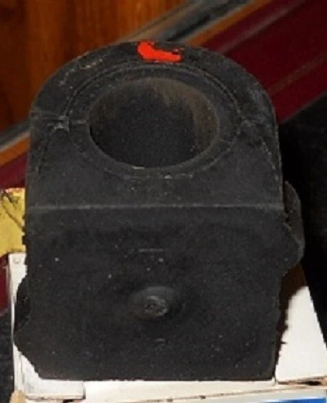 Buje de barra estabilizadora Chevrolet Cavalier 1982-84 nuevo de lote Foto 1 de 1