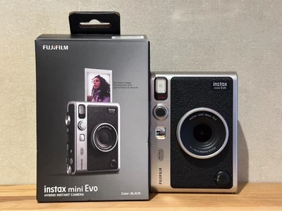 Fuji Instax Mini EVO Schwarz digitale Sofortbildkamera mit Aufstecksucher - OVP  - Bild 1 von 4