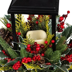 Linterna artificial floral sintética Woodland Storybook con bayas de acebo, 27" H - Imagen 1 de 3