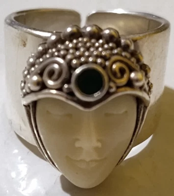 Sajen纯银雕刻巴厘岛女神脸绿色口音石戒指 — 第 1/4 张图片