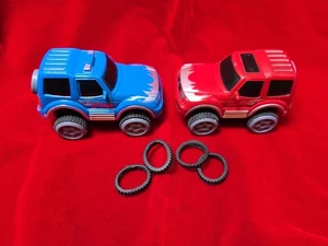 LIXIN Factory Pleasant Journey Autos rot und blau SUV's.  Beide funktionieren.  Extra Reifen - Bild 1 von 8