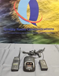 Motorola MOTOTRBO XPR3500e 403-512 MHz UHF Two Way Radio AAH02RDH9VA7AN AMA - Picture 1 of 9