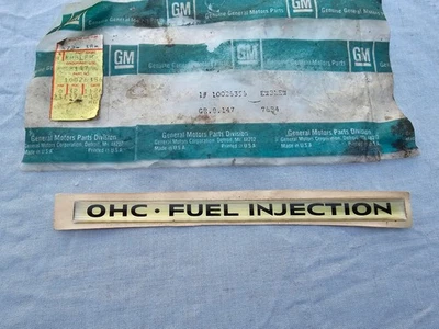 NOS 1982-1983 PONTIAC J2000 OHC FUEL INJECTION FRONT FENDER SCRIPT 10026356 Foto 1 de 2