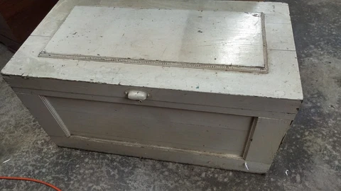 VINTAGE CHEST/TRUNK, HOMEMADE WITH OAK, RUGGED AND WELL MADE Cover