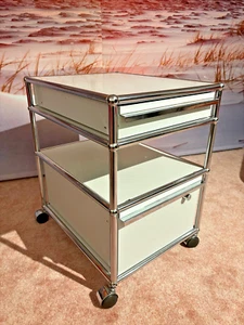 USM Haller Rollcontainer 2 Schubladen Lichtgrau Büro mit Ablage - Bild 1 von 3