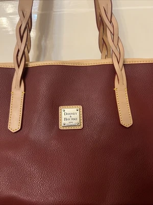 Bolso de Mano de Viaje Dooney & Bourke Eva Bailey Cuero Arándano Guijarro Hombro Foto 1 de 4