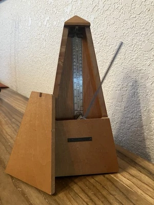 Defecto ver últimas 2 fotos. Seth Thomas Wood Wind Up Metronone #10 sin peso deslizante. Foto 1 de 4