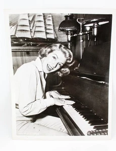1953 ORIGINAL HOLLYWOOD PIANO ROSEMARY CLOONEY PRODUCTION PHOTO - Picture 1 of 2