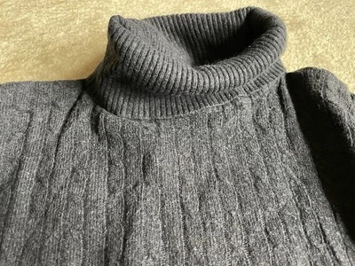 Suéter de cuello alto tejido con cable gris pequeño Sisley United Colors of Benetton para mujer Foto 1 de 4