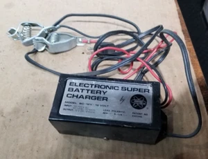 Vintage Fedtro Super Electronic 12 Volt Battery Charger It Works - Picture 1 of 1