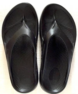 Sandalias Chanclas OOFOS Originales Negras Recuperación Talla Para Mujer 7, Para Hombre 5 - Imagen 1 de 10