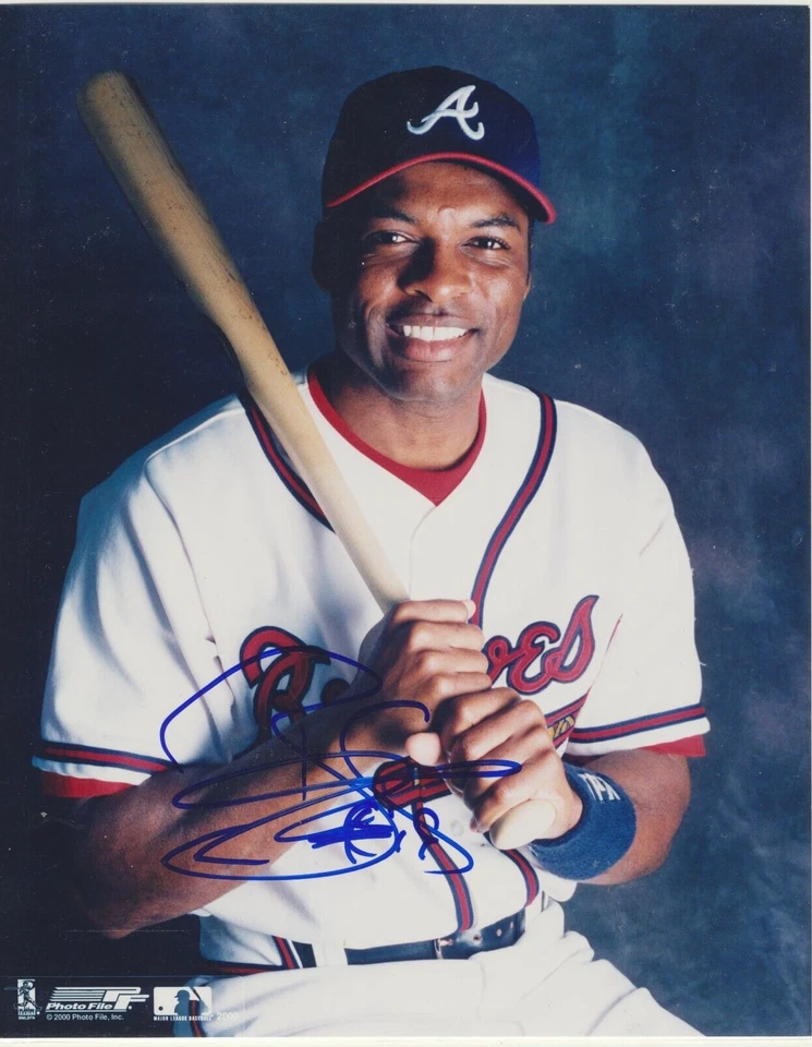 Reggie Sanders Autographed 8x10 Atlanta Braves D746 - Image 1 of 1