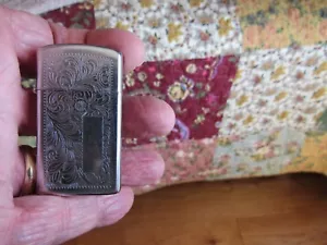Vintage Pre-Owned Zippo Slim Line High Polish Venetian Cigarette Lighter 1980 - Picture 1 of 5