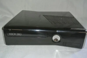 Microsoft Xbox 360 S Ersatzkonsole (ohne Kabel/HDD) - Bild 1 von 7