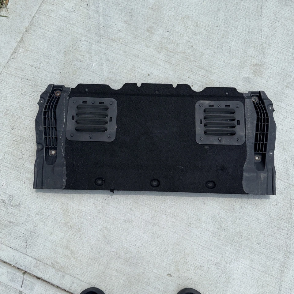 AUDI RS7 2014-2018 DELANTERO DEBAJO DE LA CARROCERÍA DEL MOTOR PROTECTOR CONTRA SALPICADURAS MOLDURA PANEL DE CUBIERTA Foto 1 de 3