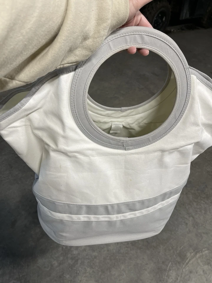 Cesta de lavandería Pottery Barn Kids de tela con asa Foto 1 de 4